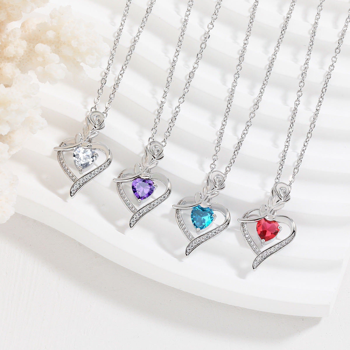 Rose Heart-shaped Necklace With Rhinestones