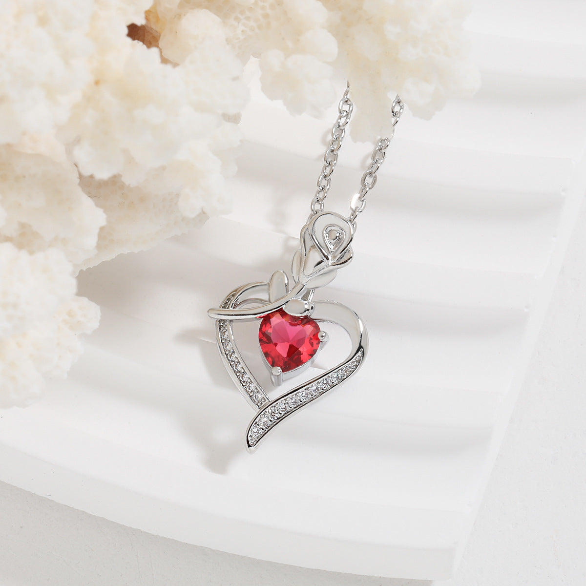 Rose Heart-shaped Necklace With Rhinestones